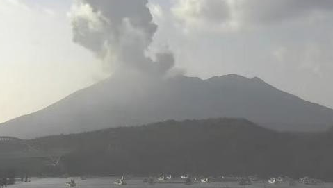 日本火山喷发致大量火山灰沉降！